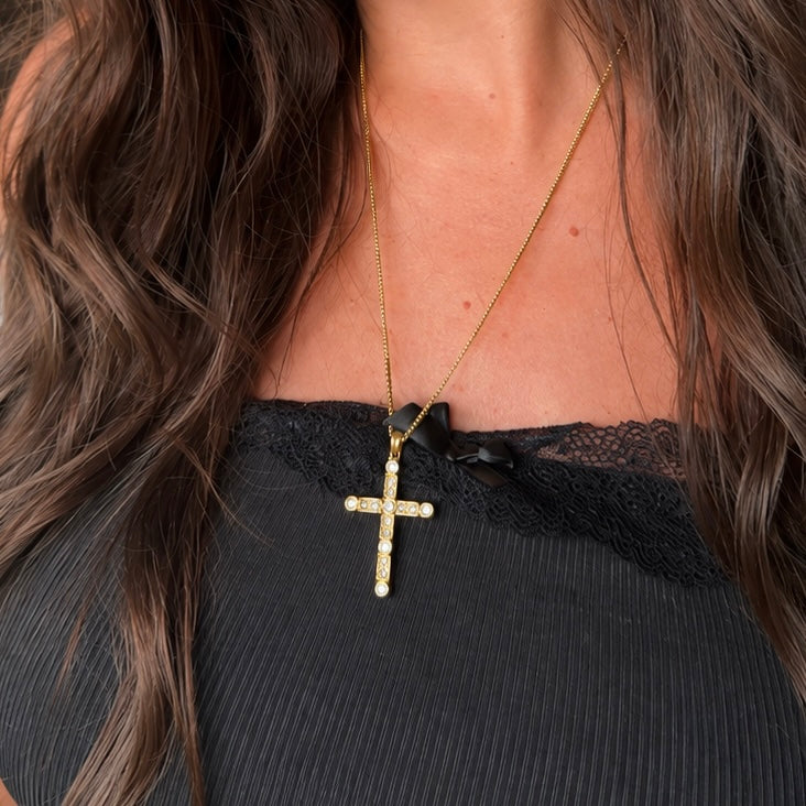 Cross haven necklace